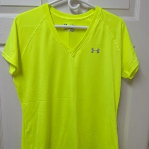 Women’s Under Armour v-neck shirt